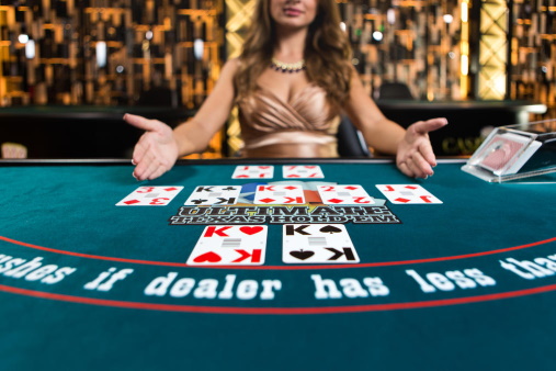 Ultimate Poker Texas Holdem crupier manos